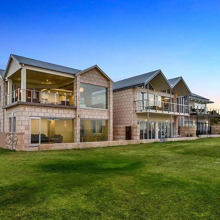 Aloha Waterfront Properties Robe Esterno foto