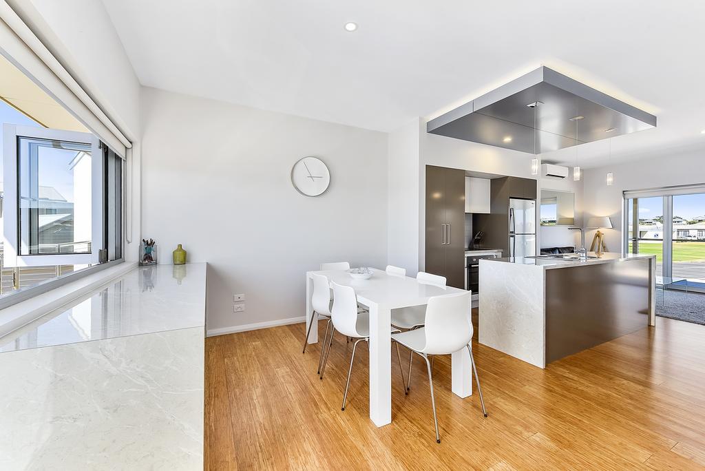 Aloha Waterfront Properties Robe Esterno foto