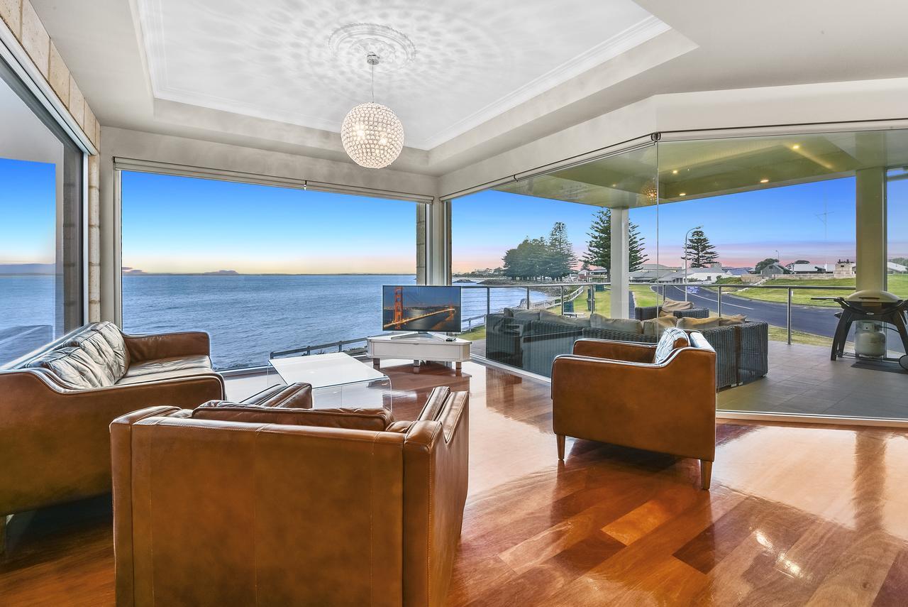 Aloha Waterfront Properties Robe Esterno foto